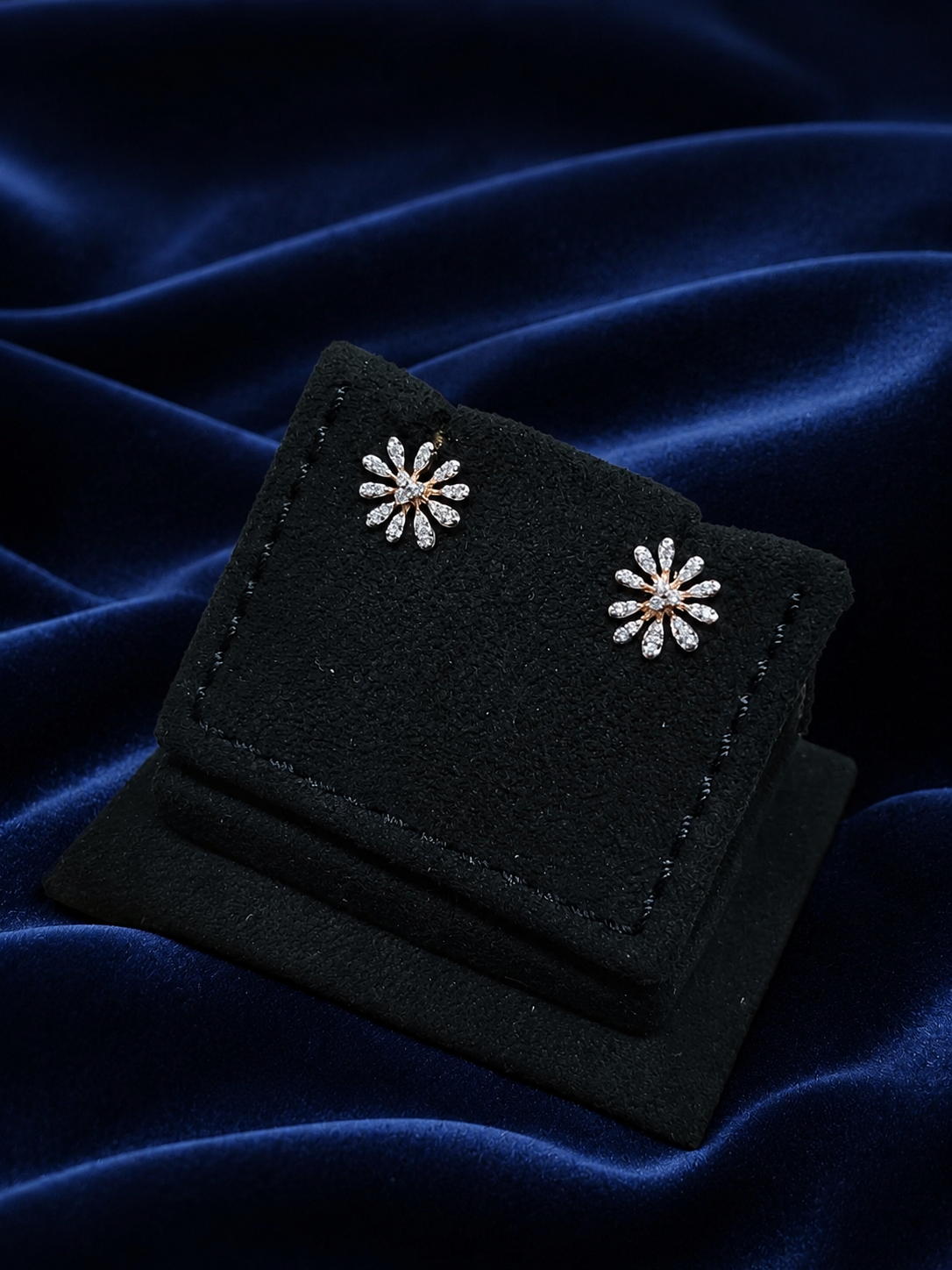 Floral Diamond Stud | Flower Design | 18KT Gold | Natural Diamond